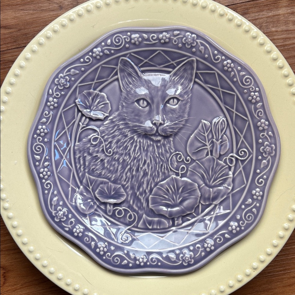 Portugal The Meow Collection Patricia BA Lavender Purple 3-D Majolica Cat Plates